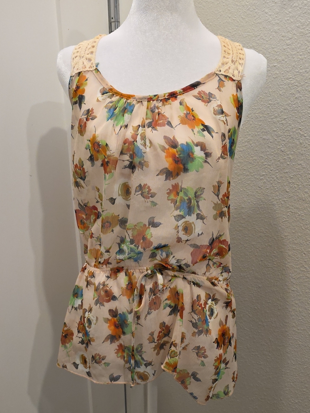 Rue21 Cream Floral Peplum Tank with Crochet Trim